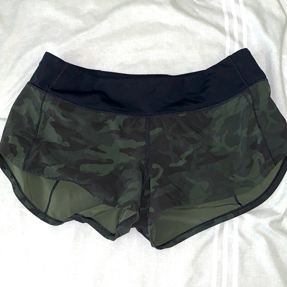 Lululemon Camo shorts. New size 8